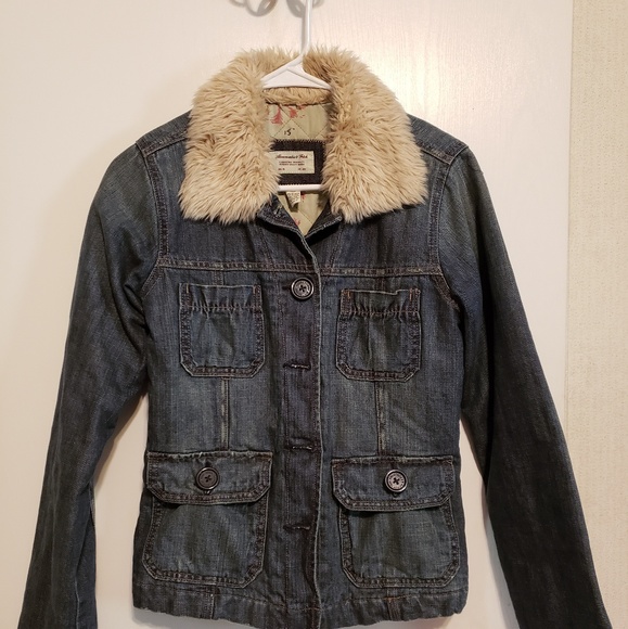 Abercrombie & Fitch Jackets & Blazers - Abercrombie Quilted Sherpa Lined Jean jacket